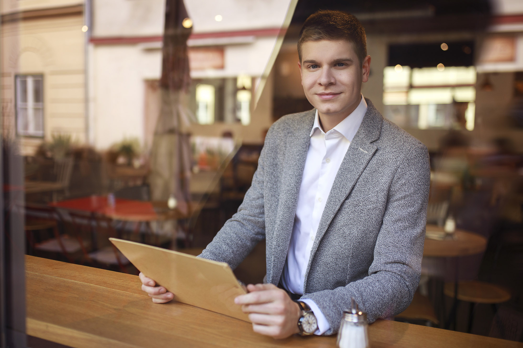 Businessman holding a laptop in a caffe
