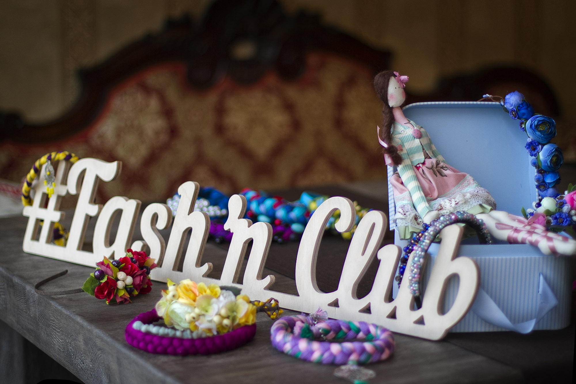 Fashion accessories with hashtag Fash'n Club